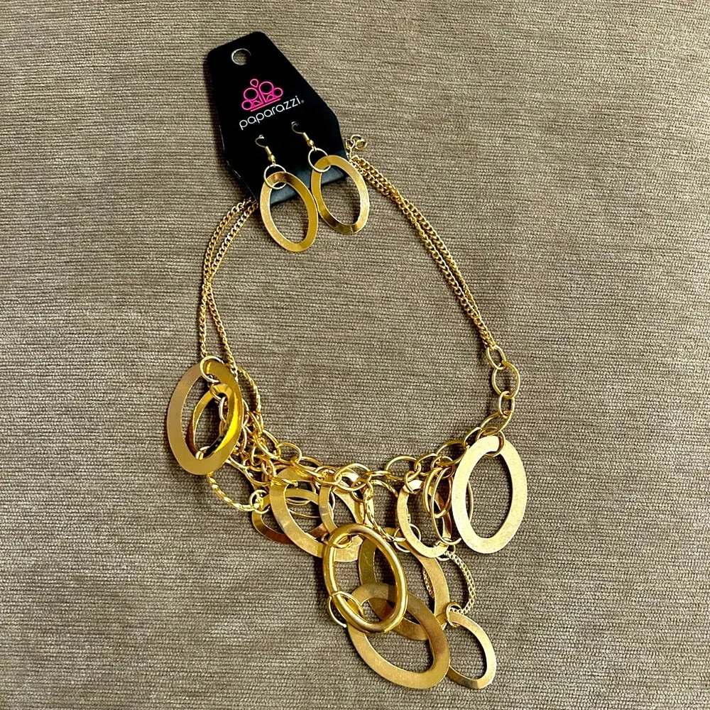 3 /$21⚡️Gold Tone Earring / Necklace Set - Picture 1 of 3